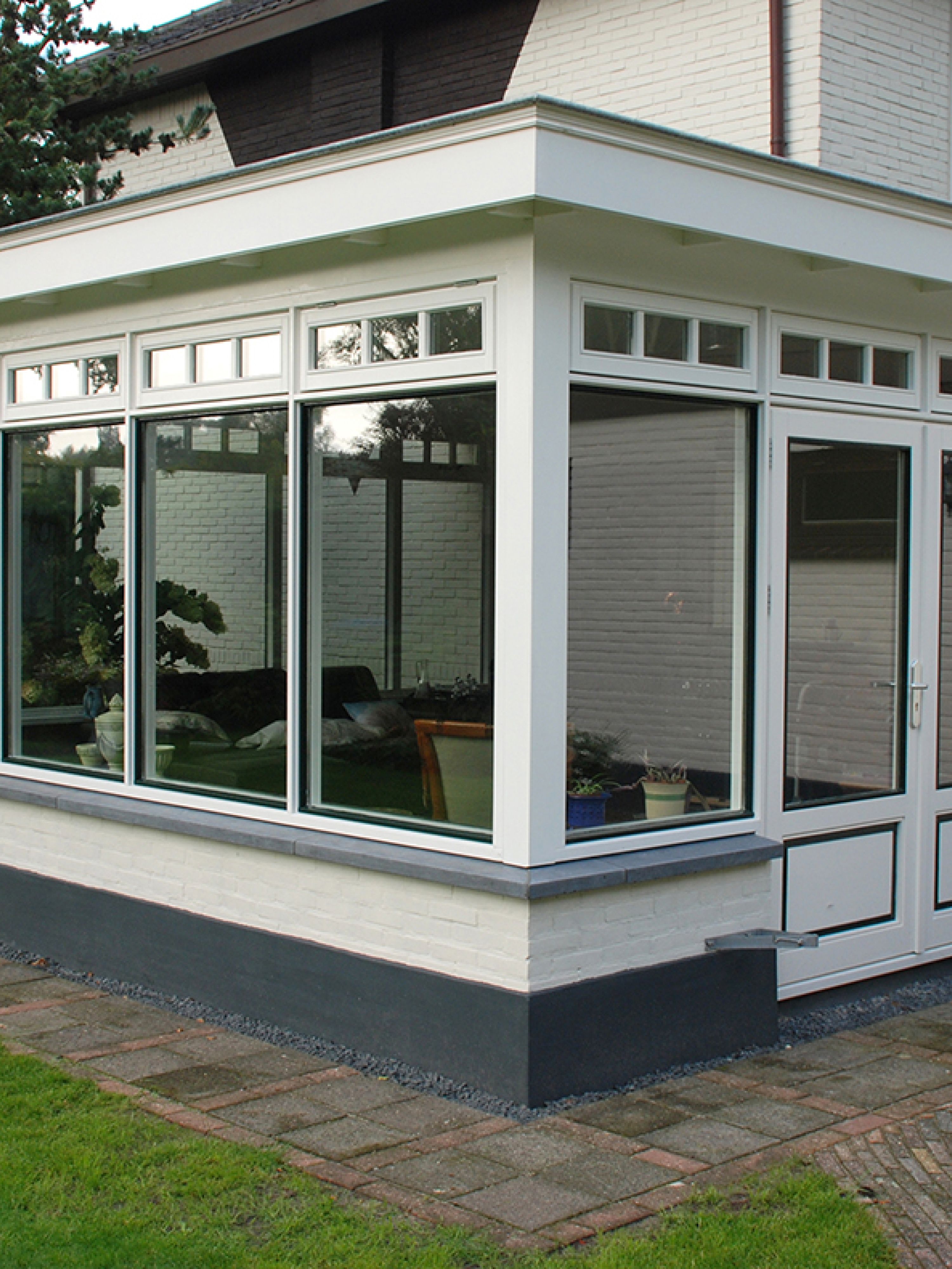 Uitbouw jaren dertig woning met authentieke details