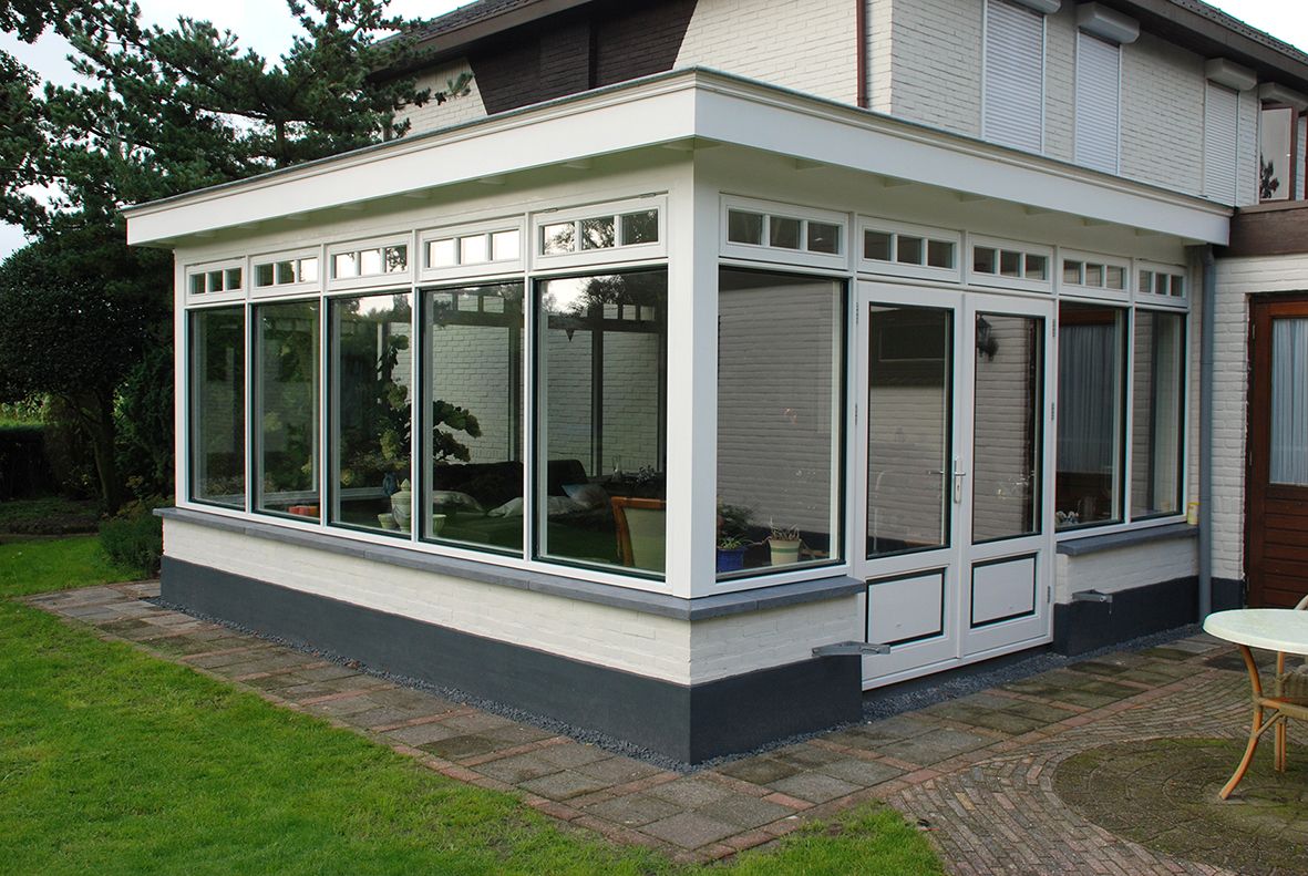 Uitbouw jaren dertig woning met authentieke details